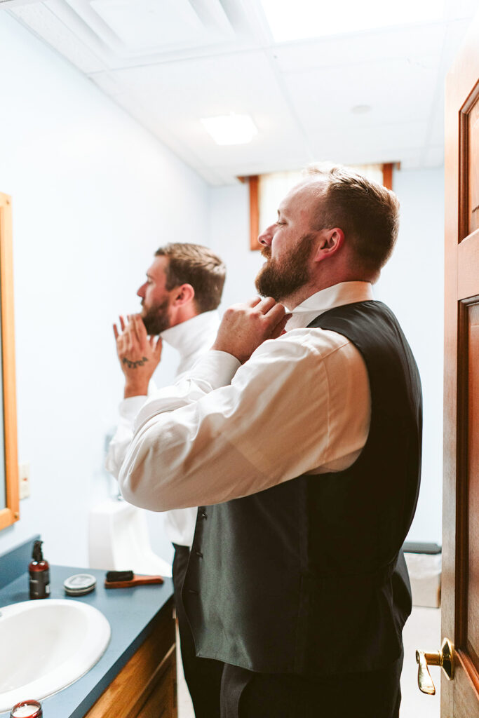 Getting Ready / Shot List / New England /  Groom / Wedding